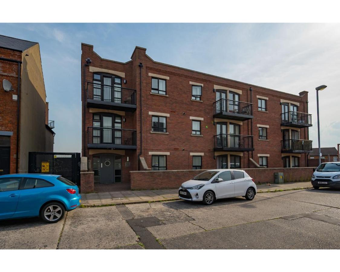 Apartments: Cromwell Apartment